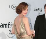 Milla Jovovich pose lors du gala de l'amfAR au Cap d'Antibes le 19 mai 2011