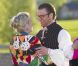 Le prince Daniel retrouve sa soeur Anna, sur les lieux de leur enfance, le 20 mai 2011.
Victoria et Daniel de Suède étaient en visite à Ockelbo, le village d'enfance du prince Daniel, du 19 au 21 mai 2011. Des moments de rencontres, de détente, de fantaisie, de tendresse... et de retrouvailles avec la famille du prince !