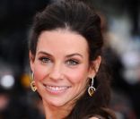 Evangeline Lilly pose lors du 63ème festival de Cannes en mai 2010<br />