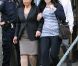 Anne Sinclair sort du tribunal le 19 mai avec Camille, la fille de DSK, elles sont soulagées...