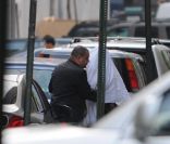 <strong>EXCLU</strong> Nafissatou Diallo arrive sous un drap blanc au commissariat de Harlem le 15 mai au soir pour une séance de retapissage au cour de laquelle elle a formellement identifié son agresseur présumé DSK. - <strong>Interdiction d\'utiliser cette photo</strong><br />
