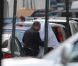  EXCLU  Nafissatou Diallo arrive sous un drap blanc au commissariat de Harlem le 15 mai au soir pour une séance de "retapissage" au cour de laquelle elle a formellement identifié son agresseur présumé DSK. -  Interdiction d'utiliser cette photo  