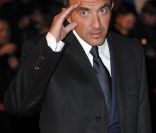 Nikos Aliagas sur le tapis rouge du Palais des Festivals à Cannes, lors de la cérémonie des NRJ Music Awards 2011.