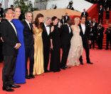 Les membres du jury lors de la montée des marches de clôture du festival de Cannes le 22 mai 2011