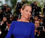 Uma Thurman lors de la montée des marches de clôture du festival de Cannes le 22 mai 2011