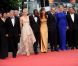 Les membres du jury dont Uma Thurman et Robert de Niro lors de la montée des marches de clôture du festival de Cannes le 22 mai 2011