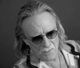 Le portrait de Christophe qui sera mis en vente le 16 juin 2011.