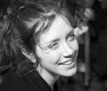 Le portrait de Sara Giraudeau qui sera mis en vente le 16 juin 2011.