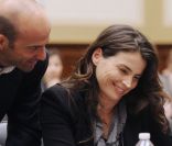 Julia Ormond tout sourire le 23 mai 2011 à Washington DC.