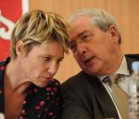 Maïtena Biraben et Jean-Paul Huchon à la conférence de presse du festival Solidays, à Paris, le 25 mai 2011.