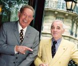 Charles Trenet et Charles Aznavour, à Paris, le 23 mai 1999.