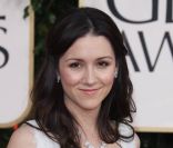 Shannon Woodward pose lors de la cérémonie des Golden Globes en janvier 2011 