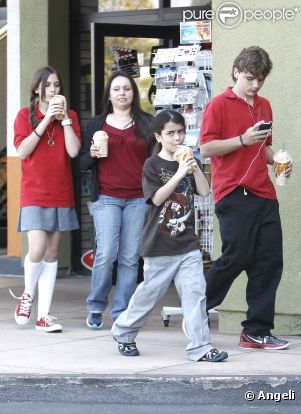 Les enfants de Michael Jackson à Los Angeles le 24 mai 2011 : Paris, Prince et Blanket 