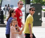 Jennifer Connelly et sa charmante tribu se baladent dans les rues de New York, le 28 mai 2011. <br />