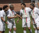 Michaël You, Jean-Claude Darmon, Patrick Bruel et Jean-Marie Bigard lors du Match des Stars, le 22 mai 2011 au Parc des Princes, en faveur de l'association Plus Fort La Vie avec le concours de l'UNICEF.