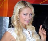 Paris Hilton présente son émission de télé réalité,  Le Monde selon Paris , dans un magasin new-yorkais, le 1er juin 2011.