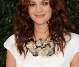 Drew Barrymore en Chanel et chaussée par Louboutin au dîner organisé par Chanel en faveur d'une organisation pour la défense de l'environnement, le 4 juin 2011 à Malibu 