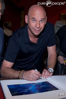 Guy Laliberté presente son ouvrage  GAIA  à la librairie Assouline, à Paris, le 30 mai 2011.