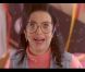 Katy Perry se transforme en Ugly Betty dans un clip déjanté !
