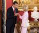 Letizia d'Espagne, radieuse, et son prince Felipe reçoivent le gouverneur général d'Australie, Quentin Bryce, et son mari au palais royal de Madrid, le 7 juin 2011