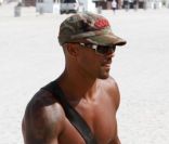 L'acteur Shemar Moore de Esprits Criminels sur la plage à Miami le 7 juin 2011
 &nbsp; 