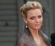 En juin 2010, Charlene a trouvé son style. Des tons fumés pour faire briller ses yeux verts, un chignon coiffé-décoiffer pour contrebalancer la tenue très élégante, elle est superbe ! 