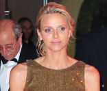 En robe du soir en lamé, en mai 2011, Charlene éblouit les convives 
