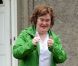 Susan Boyle, lookée flashy et enthousiaste : a-t-elle une bonne nouvelle ?
