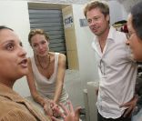 Angelina Jolie, en tant qu'ambassadrice de l'Agence des Nations-Unies pour les réfugiés, et Brad Pitt, au Costa-Rica en 2006 