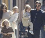 Angelina Jolie et Brad Pitt en famille et au complet  