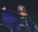 Britney Spears chante  Toxic  lors du  Onyx Hotel Tour  en 2004.