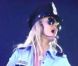 Le tube  Womanizer  ravit le public du  Circus Starring : Britney Spears Tour  en 2009.