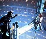 Dark Vador et Luke Skywalker dans L'Empire Contre Attaque, cinquième épisode de la saga Star Wars