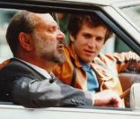 Dans le film Je règle mon pas sur celui de mon père, Guillaume Canet apprend à regret que son père, Jean Yanne, n'est pas si bien que ça 
