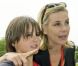 Laurence Ferrari et les enfants se rendent à une attraction à Disneyland Paris; Elle était là pour faire partager un moment de bonheur aux enfants de l'association SOS villages d'enfants le dimanche 12 juin 2011 !