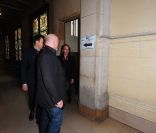 John Galliano sort du tribunal à Paris le 22 juin 2011