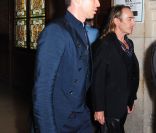 John Galliano sort du tribunal à Paris le 22 juin 2011