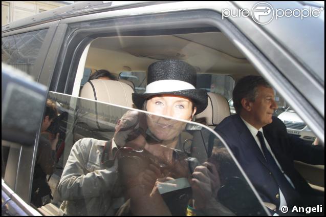 Cécilia arrive au mariage de Jeanne-Marie et de Gurvan