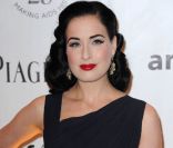 Dita Von Teese lors d'un dîner de l'amfAR à Paris au Pavillon Gabriel le 23 juin 2011