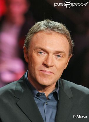 Christophe Hondelatte en colère contre France Télévisions. 