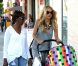 Rachel Zoe et son fils Skyler dans les rues de Los Angeles le 23 juin 2011. La styliste et son assistante baladent Skyler dans sa poussette.  