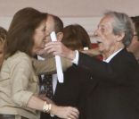 <p>La princesse Caroline de Hanovre et Jean Rochefort lors du Jumping International de Monaco à Monte-Carlo le 25 juin 2011</p>