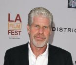 Ron Perlman lors de l'avant-première à Los Angeles le 26 juin 2011 du film Don't Be Afraid of the Dark