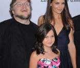 Guillermo Del Toro, Bailee Madison et Katie Holmes lors de l'avant-première à Los Angeles le 26 juin 2011 du film Don't Be Afraid of the Dark