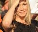 Jennifer Aniston en plein numéro de charme, avec ses jambes de rêve
