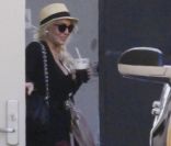 Lindsay Lohan peut enfin sortir de chez elle ! Aurait-elle pris de bonnes résolutions avec son charmant look ? Los Angeles, 29 juin 2011