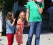 Jennifer Garner, sa fille Violet et une copine à Santa Monica, le 30 juin 2011.