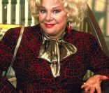 Sylvia Fine, jouée par Renée Taylor, dans la série Une Nounou d'enfer