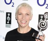 Liza Minnelli et Annie Lennox réunies pour un moment-clé
