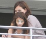 Suri Cruise s'est maquillée pour l'anniversaire de son papa Tom Cruise. Miami, 3 juillet 2011 